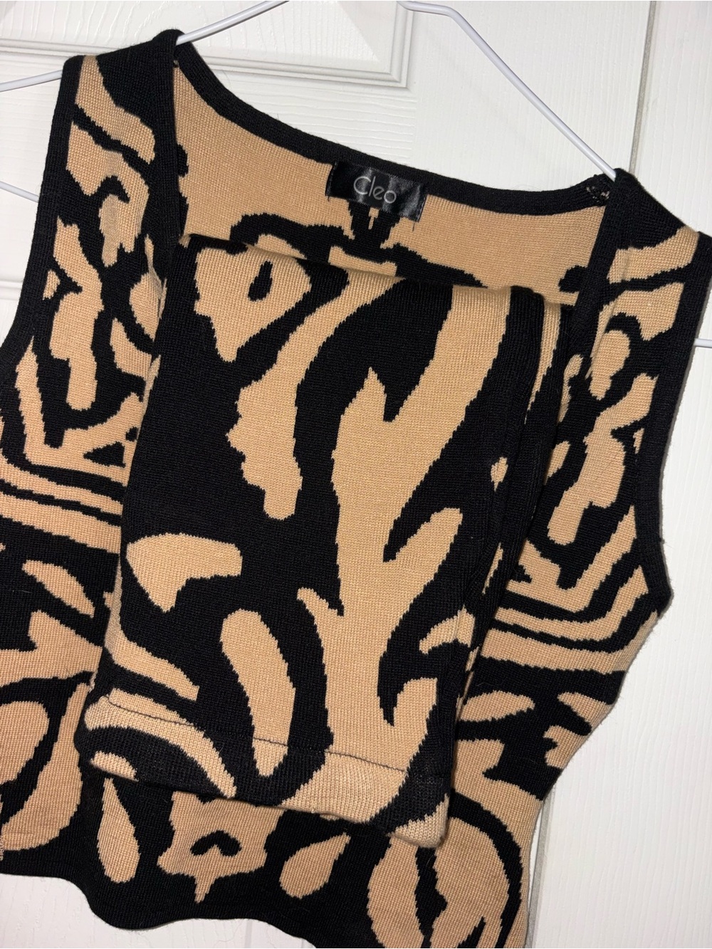 cleo Black and Tan Graphic V-Neck Knit Tank - Picture 2 of 2